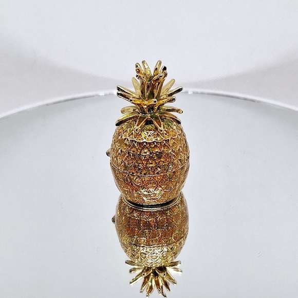 MONET GOLDTONE AND ENAMEL PINEAPPLE TRINKET CASE/BOX - Picture 1 of 11